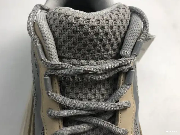 V2 Yeezy Boost Adidas GY7924 700 Cream Cream 0624